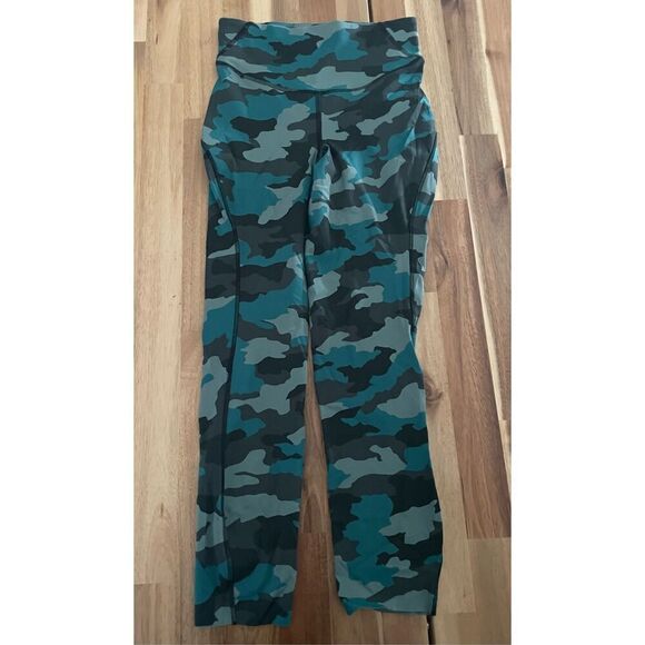Lululemon Base Pace High-Rise Crop 23" - Picture 2 of 6
